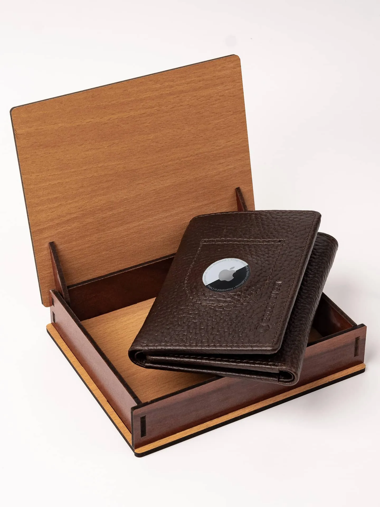 Bacca Bucci Trifold Leather Wallet with AirTag Holder (Only Wallet)