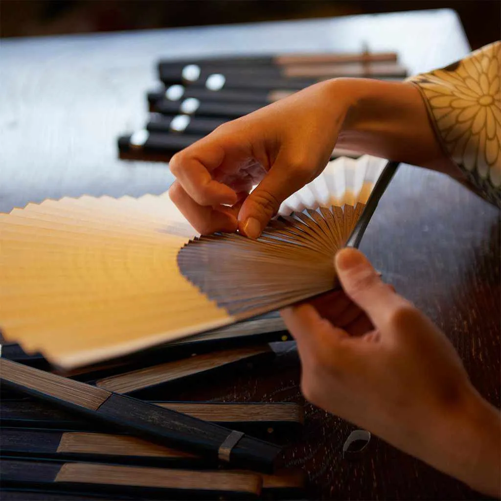 MEN'S PAPER FAN SIGNS OF THE DRAGON GOD [HAND FAN]